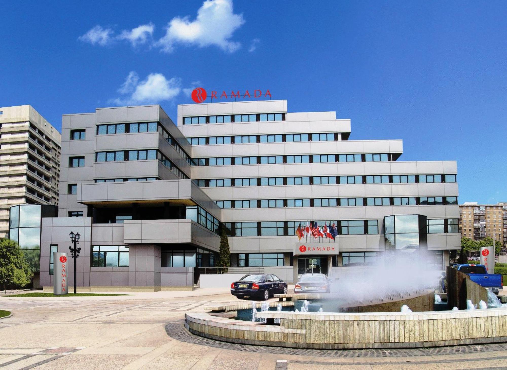 Ramada Iasi City Center Hotel Exterior photo