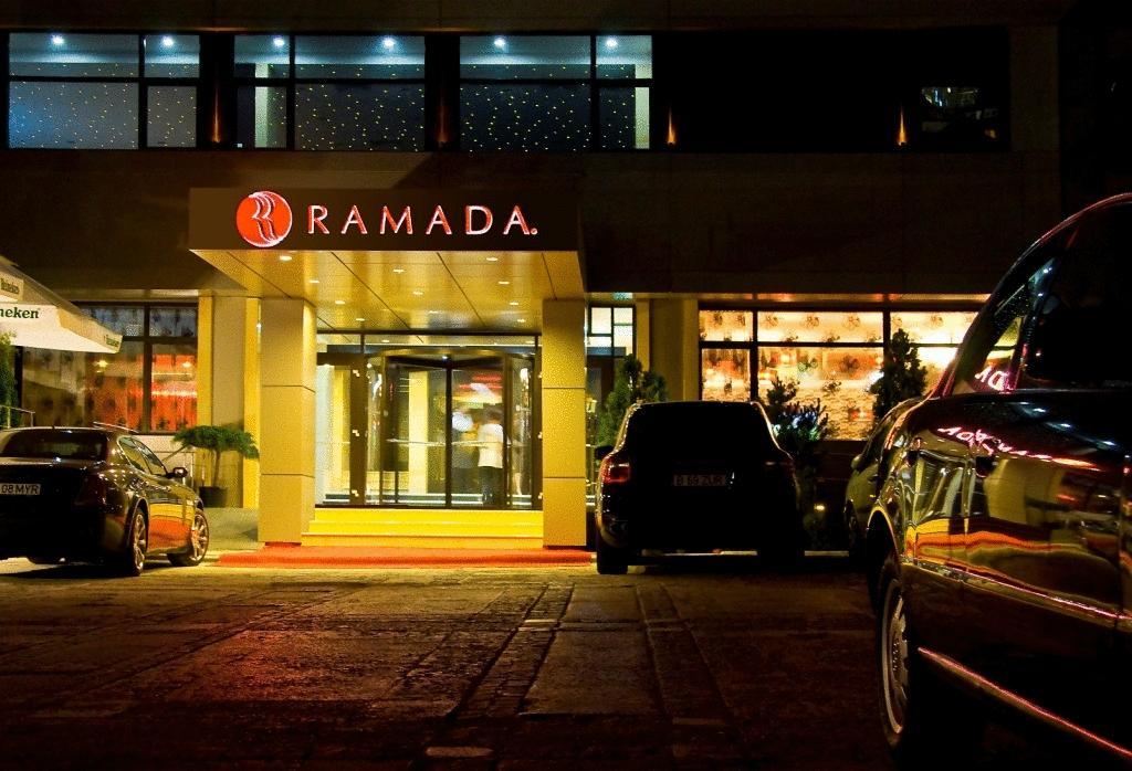 Ramada Iasi City Center Hotel Exterior photo